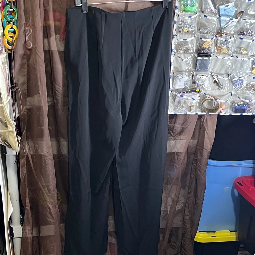 Women's Black Wide-Leg Pleated Trousers - Picture 9 of 16